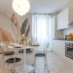 At Home-como Πανσιόν 4*