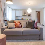 At Home-como Όπως