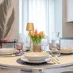 At Home-como Πανσιόν