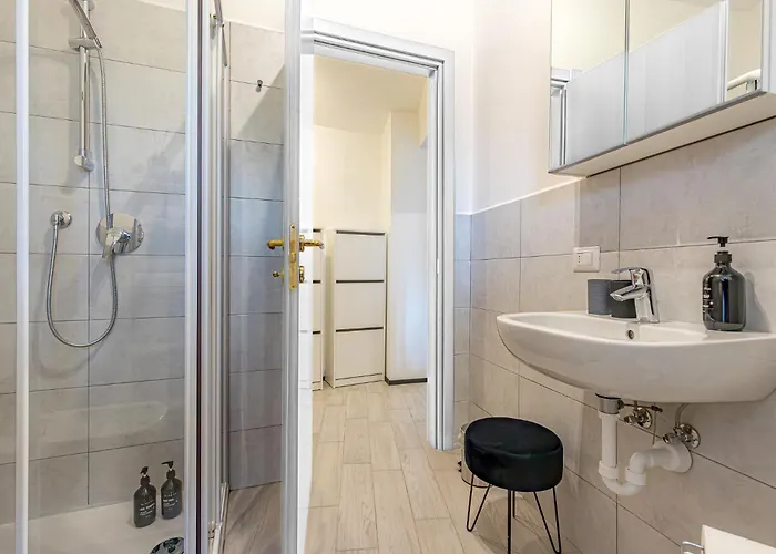 At Home-como Guest house 3*